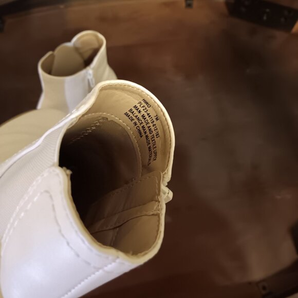 Wonderly White Boots Size 7 - Picture 5 of 5